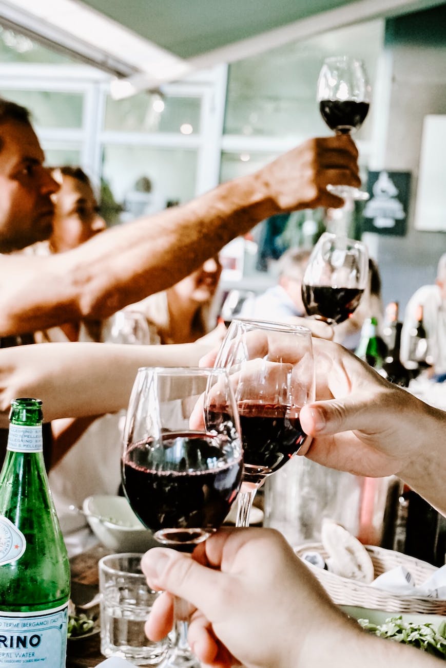 What is a Sommelier, and How do They Help You Discover New Wines?