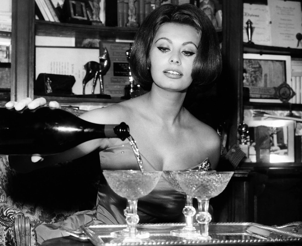 An Easy Way to Figure Out How Many Glasses of Champagne in a Bottle